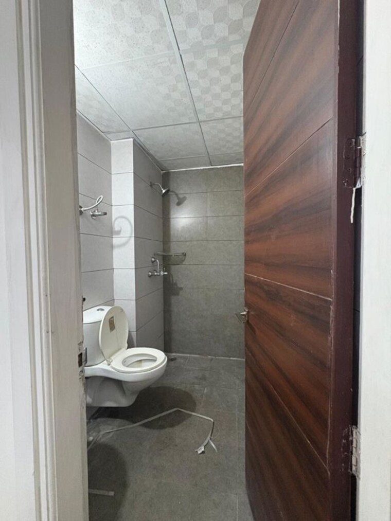 Bathroom, aura-homes 3 Bedroom 1850 Sq.Ft. Apartment In Patiala Road Zirakpur 10646225