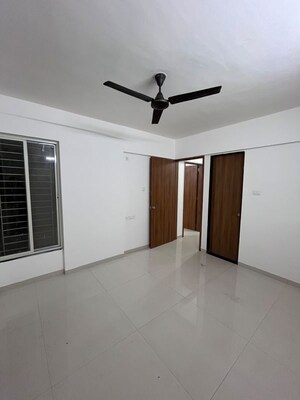 Room in 2.5 BHK Apartment at Krisala 41 Elite, Tathawade – for Rent