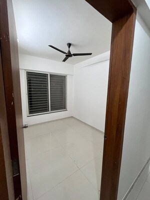 Room in 2.5 BHK Apartment at Krisala 41 Elite, Tathawade – for Rent