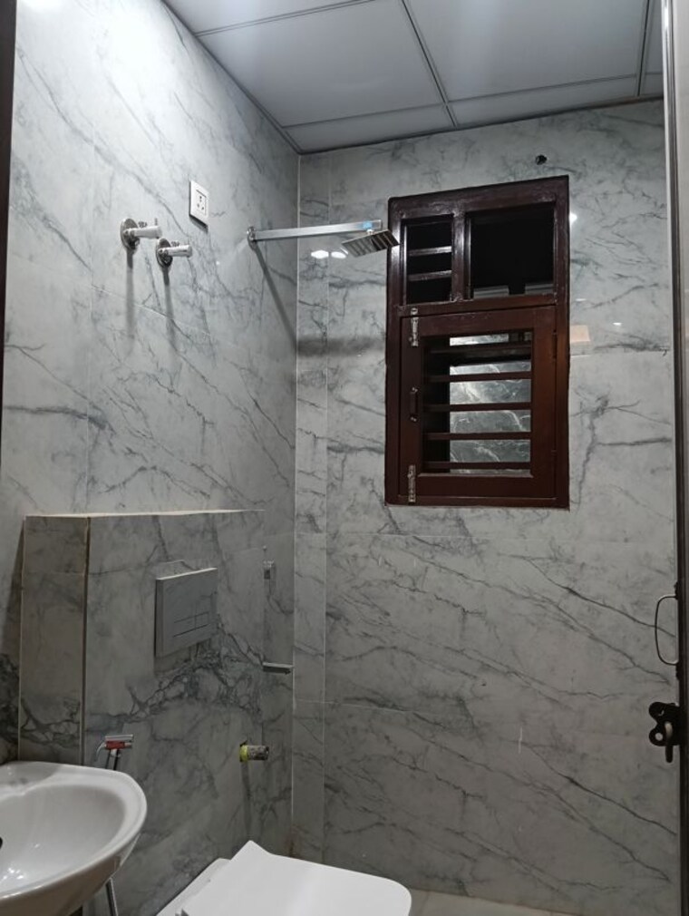 Bathroom, sector 15 3 Bedroom 1800 Sq.Ft. Builder Floor In Sector 15 Gurgaon 10646233