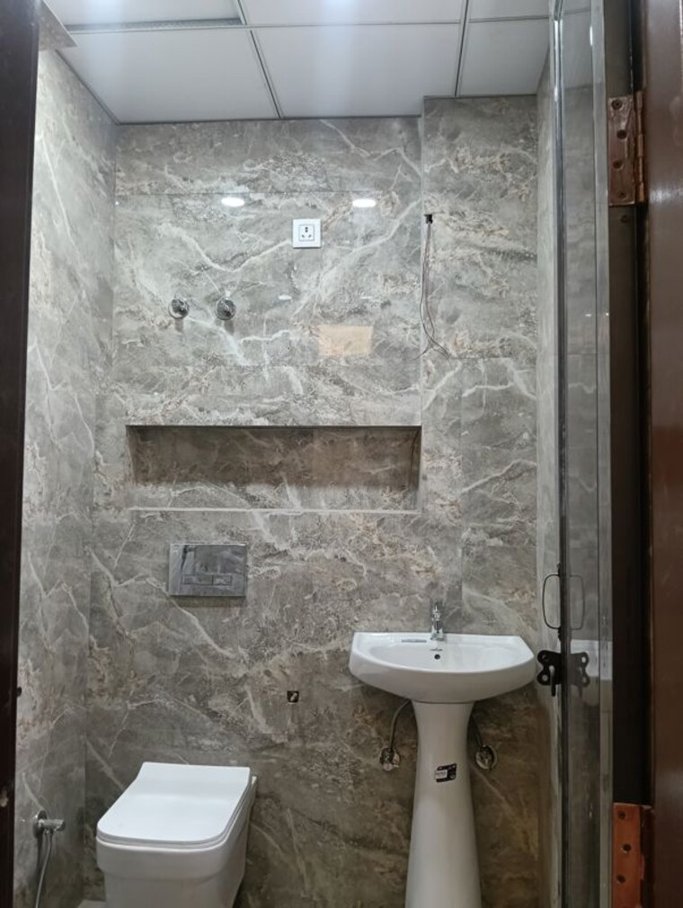 Bathroom, sector 15 3 Bedroom 1800 Sq.Ft. Builder Floor In Sector 15 Gurgaon 10646233