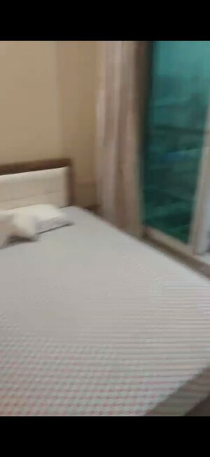 Room in 3 BHK Apartment at Bharat Park Vistas, Andheri West – for Rent