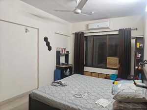 Bedroom in 2 BHK Apartment at Greenwoods CHS, Andheri East – for Rent