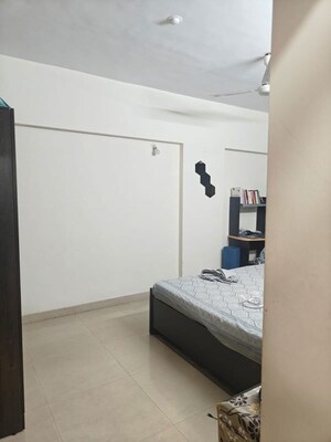 Furnished Amenities in 2 BHK Apartment at Greenwoods CHS, Andheri East – for Rent