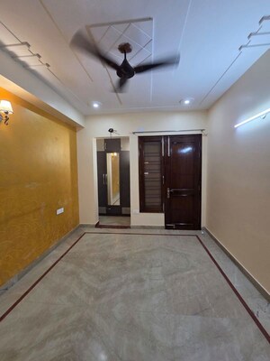 Room in 4 BHK Independent House at Sector 9 – for Rent