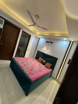 Furnished Amenities in 3 BHK Builder Floor at Freedom Fighters Enclave – for Rent