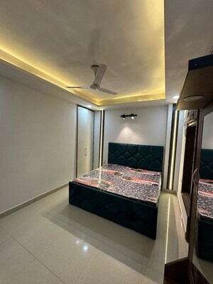 Furnished Amenities in 3 BHK Builder Floor at Freedom Fighters Enclave – for Rent