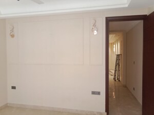 Room in 3 BHK Builder Floor at Kailash Colony – for Rent