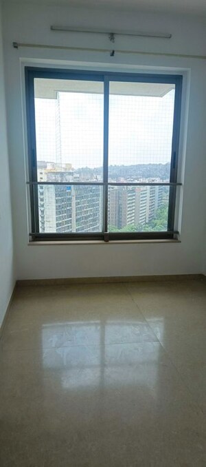 Room in 3 BHK Apartment at Kalpataru Aura, Ghatkopar West – for Rent