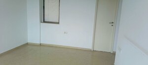 Room in 3 BHK Apartment at Kalpataru Aura, Ghatkopar West – for Rent