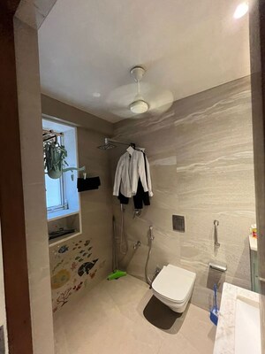 Team Area in 2.5 BHK Apartment at Worli Sea Face – for Rent