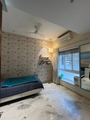Living Room in 2.5 BHK Apartment at Worli Sea Face – for Rent