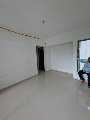 Room in 3 BHK Apartment at Kalpataru Immensa B, Kolshet Road – for Rent