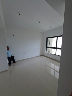 Room in 3 BHK Apartment at Kalpataru Immensa B, Kolshet Road – for Rent