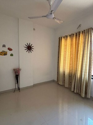 Room in 2 BHK Apartment at Kalash Kumkum Darshan, Vasai East – for Rent