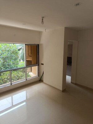 2 BHK Apartment For Rent in Je And Vee Om Trimurti, Malad East