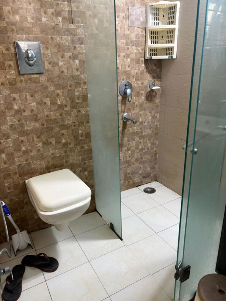 Bathroom, awho-sujjan-vihar 3 Bedroom 1650 Sq.Ft. Builder Floor In Sector 43 Gurgaon 10646478