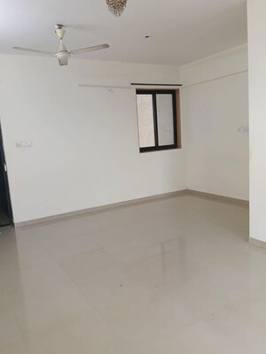 Room in 2 BHK Apartment at Rustomjee Elanza, Malad West – for Rent