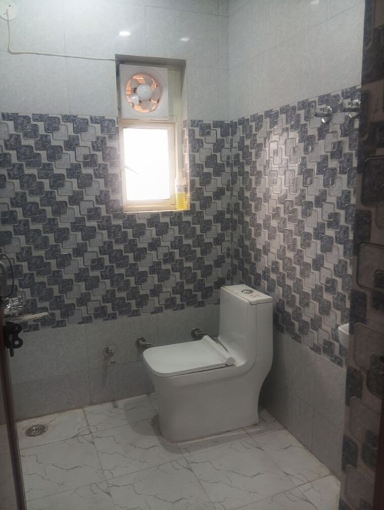Bathroom, patparganj 2 Bedroom 800 Sq.Ft. Apartment In Patparganj Delhi 10646511
