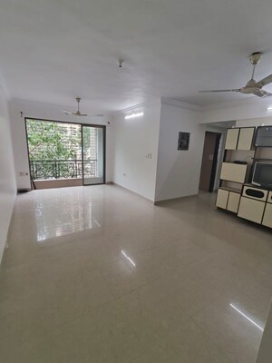 Room in 2 BHK Apartment at Presidential Plaza, Ghatkopar West – for Rent