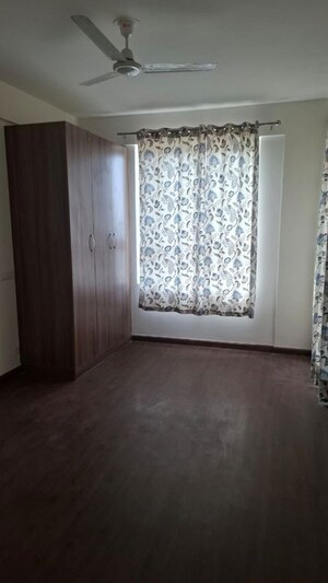 Room in 3 BHK Apartment at Vip Road – for Rent