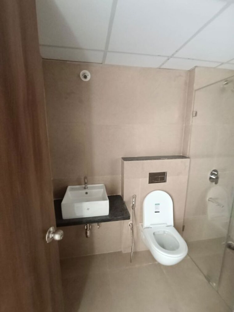 Bathroom, runwal-the-central-park 3 Bedroom 1550 Sq.Ft. Apartment In Chinchwad Pune 10646581