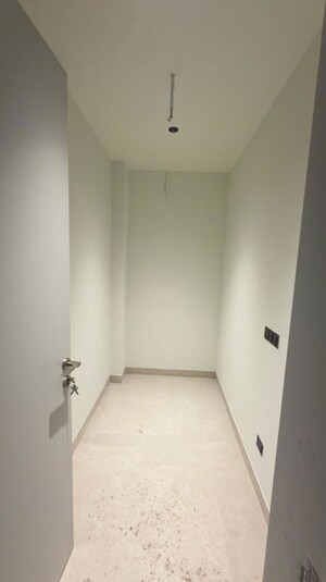 Room in 4 BHK Apartment at Emaar MGF Emerald Hills, Sector 65 – for Rent