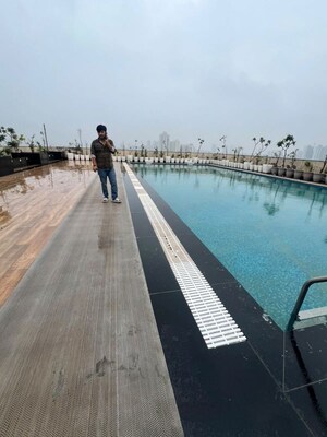 Swimming Pool in Studio Apartment at Silverglades Merchant Plaza, Sector 88 – for Rent