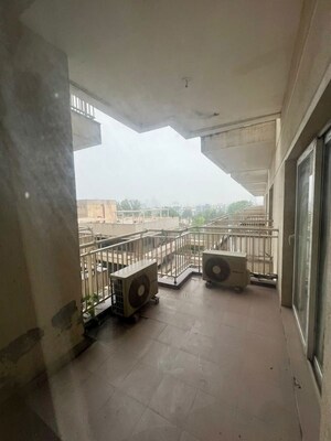 Parking in Studio Apartment at Silverglades Merchant Plaza, Sector 88 – for Rent