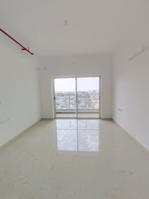 Room in 4 BHK Apartment at Runwal The Central Park, Chinchwad – for Sale