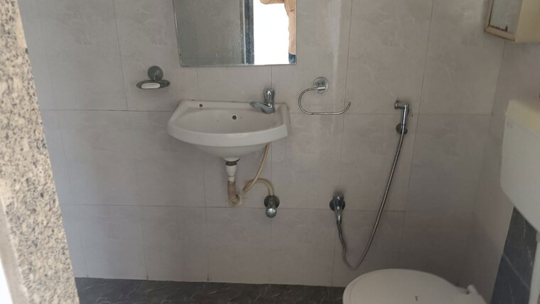 Bathroom, benhur-chs-ltd 2 Bedroom 670 Sq.Ft. Apartment In Andheri West Mumbai 10640160