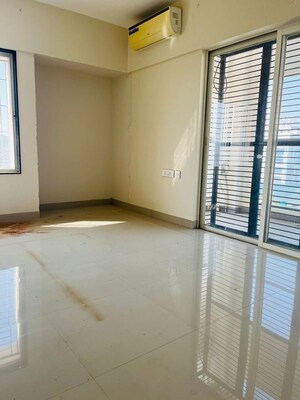 Room in 2 BHK Apartment at Brahma Vantage B, Bavdhan – for Rent
