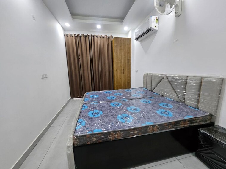 Bedroom, sector 43 2 Bedroom 263 Sq.Yd. Builder Floor In Sector 43 Gurgaon 10646677