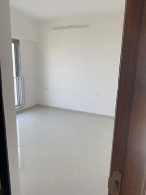 Room in 2 BHK Apartment at Mayfair The View, Vikhroli West – for Rent