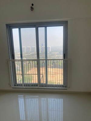 Room in 2 BHK Apartment at Mayfair The View, Vikhroli West – for Rent