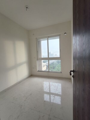 Room in 2 BHK Apartment at Sheth Zuri, Laxmi Nagar – for Rent