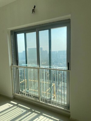 Room in 2 BHK Apartment at Mayfair The View, Vikhroli West – for Rent