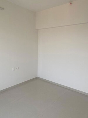 Room in 2 BHK Apartment at Mayfair The View, Vikhroli West – for Rent