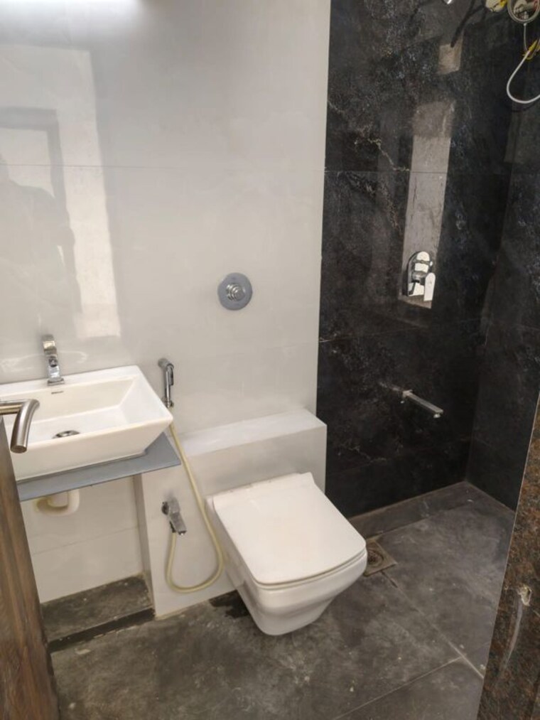 Bathroom, raajyam-amity-apartments 2 Bedroom 800 Sq.Ft. Apartment In Vakola Mumbai 10646724
