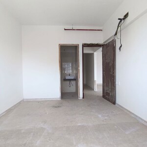 Room in 2 BHK Apartment at Omkar Signet, Malad East – for Rent