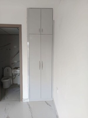 Furnished Amenities in 2 BHK Apartment at Smart World Orchard, Sector 61 – for Sale
