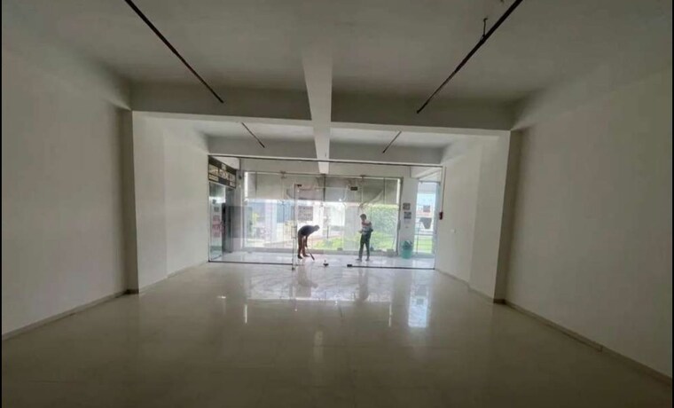 Room, bariatu Commercial Showroom 2000 Sq.Ft. In Bariatu Ranchi 10646733
