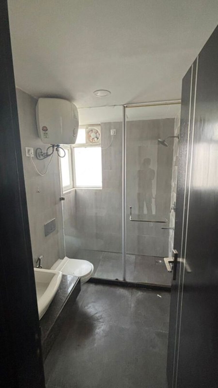 Bathroom, microtek-greenburg 3.5 Bedroom 1895 Sq.Ft. Apartment In Sector 86 Gurgaon 10646699