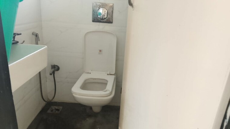 Bathroom, apeksha-chs 1 Bedroom 650 Sq.Ft. Apartment In Andheri West Mumbai 10646763