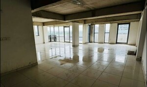  Showroom – Exterior View View at Bariatu - for Rent