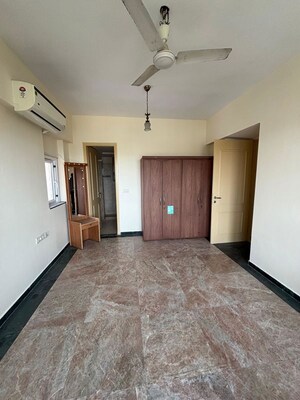 Room in 3 BHK Apartment at Hiranandani Gardens Eldora, Powai – for Rent