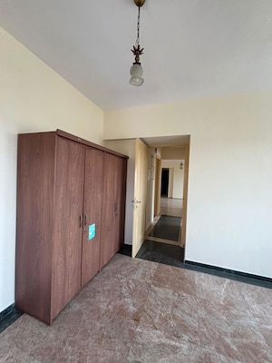 Room in 3 BHK Apartment at Hiranandani Gardens Eldora, Powai – for Rent