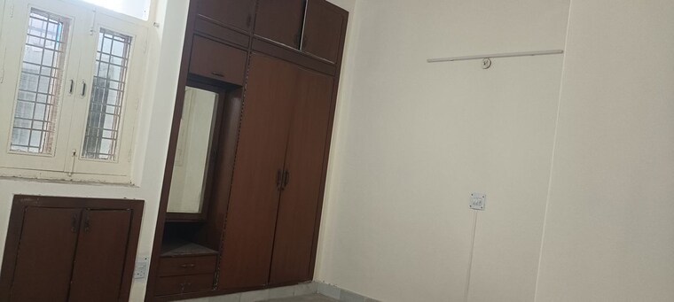 Room, sector 23 3 Bedroom 200 Sq.Ft. Villa In Sector 23 Noida 10646788
