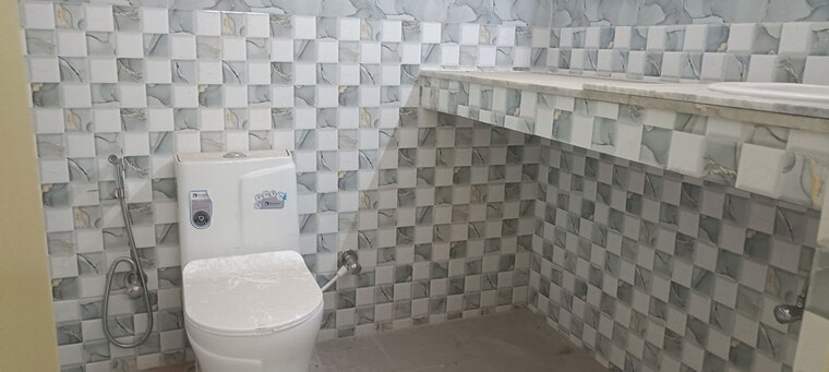 Bathroom, sector 23 3 Bedroom 200 Sq.Ft. Villa In Sector 23 Noida 10646788