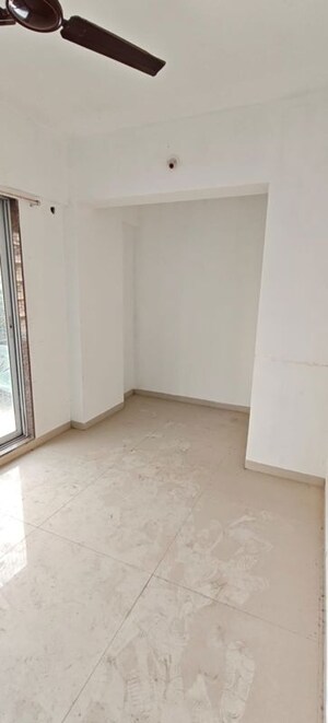 Room in 2 BHK Apartment at Avant Hillway, Goregaon East – for Rent
